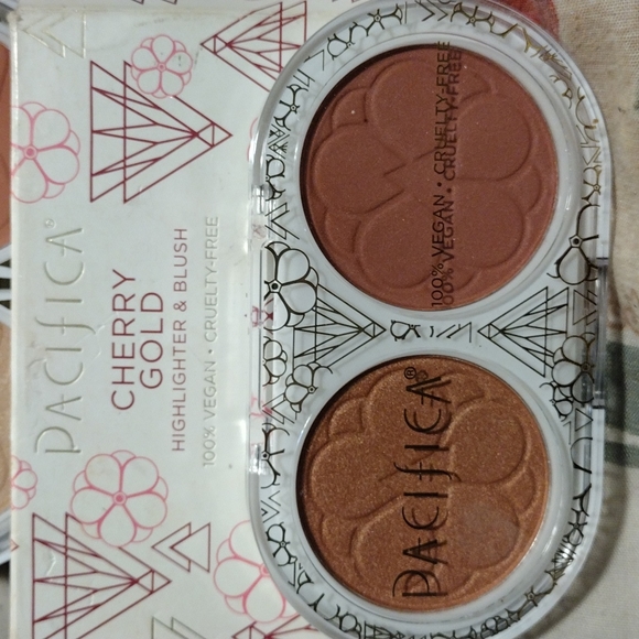 Pacifica highlighter and blush duos - Picture 2 of 3